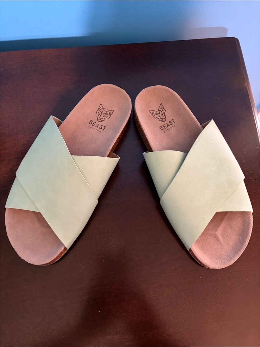 BEAST FASHION Women's Sage Green Cross-Band Slide Sandals
